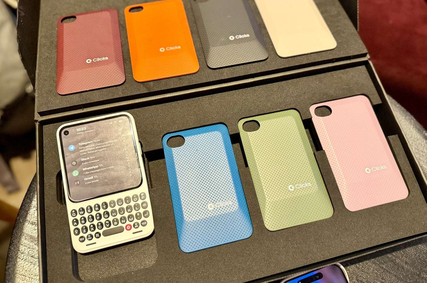 BlackBerry renasce? Clicks lança smartphone com teclado físico e Android