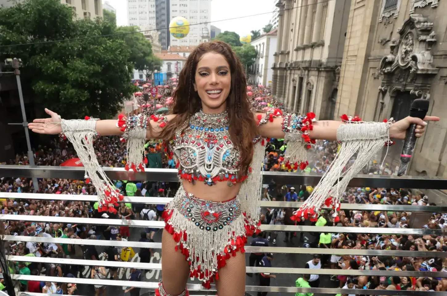 Bloco da Anitta reúne 700 mil no Rio em reta final do Carnaval