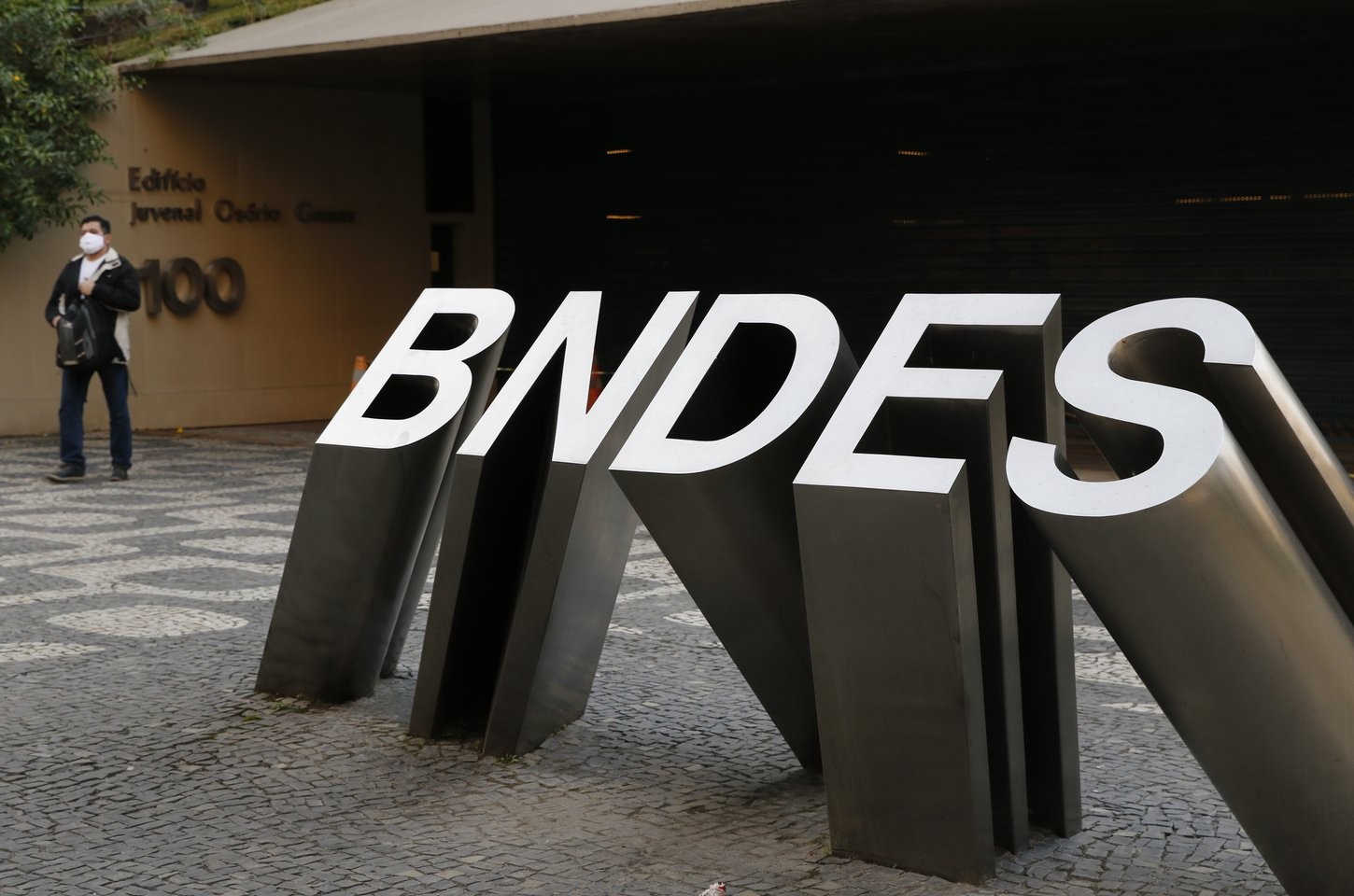 BNDES abre consulta para empresas afetadas por tarifas dos EUA
