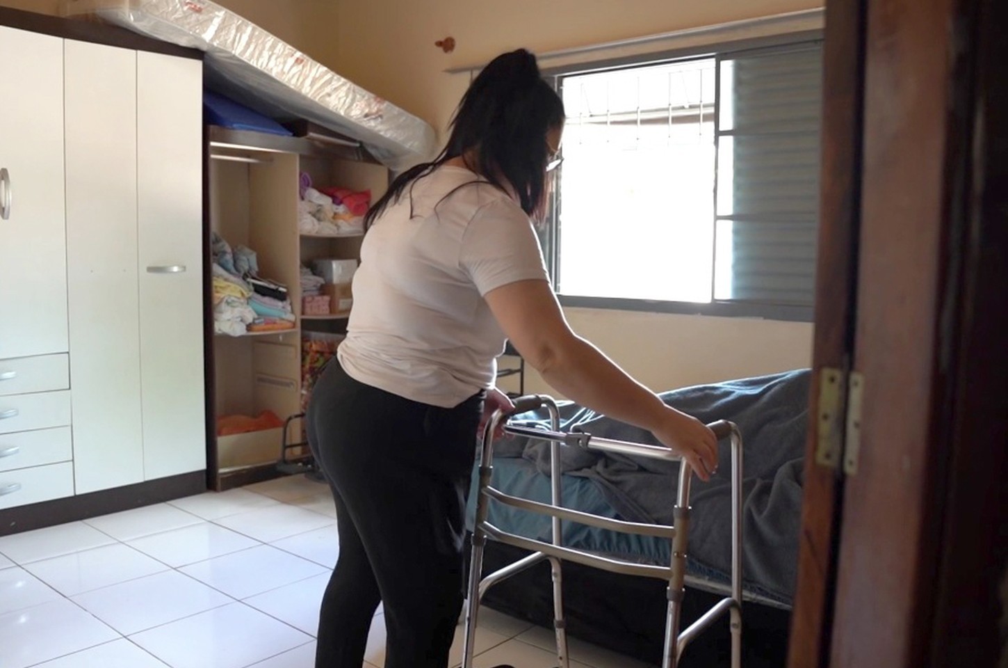 Bolsa Cuidador Paranaense: auxílio de R$ 810,50 para famílias que cuidam de idosos