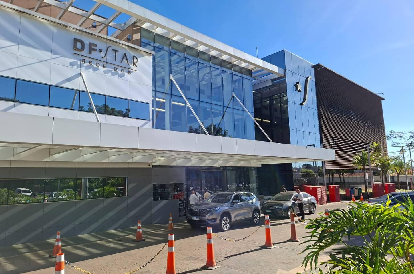Bolsonaro é internado em Brasília para cirurgia no ombro autorizada pelo STF
