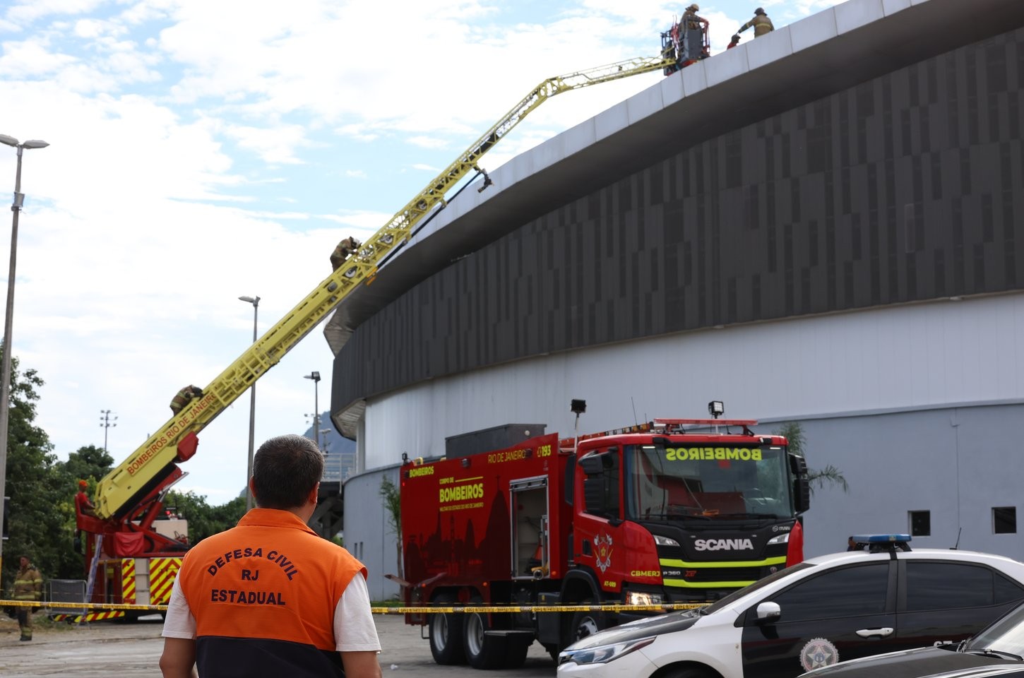 Bombeiros controlam incêndio no Velódromo Olímpico do Rio