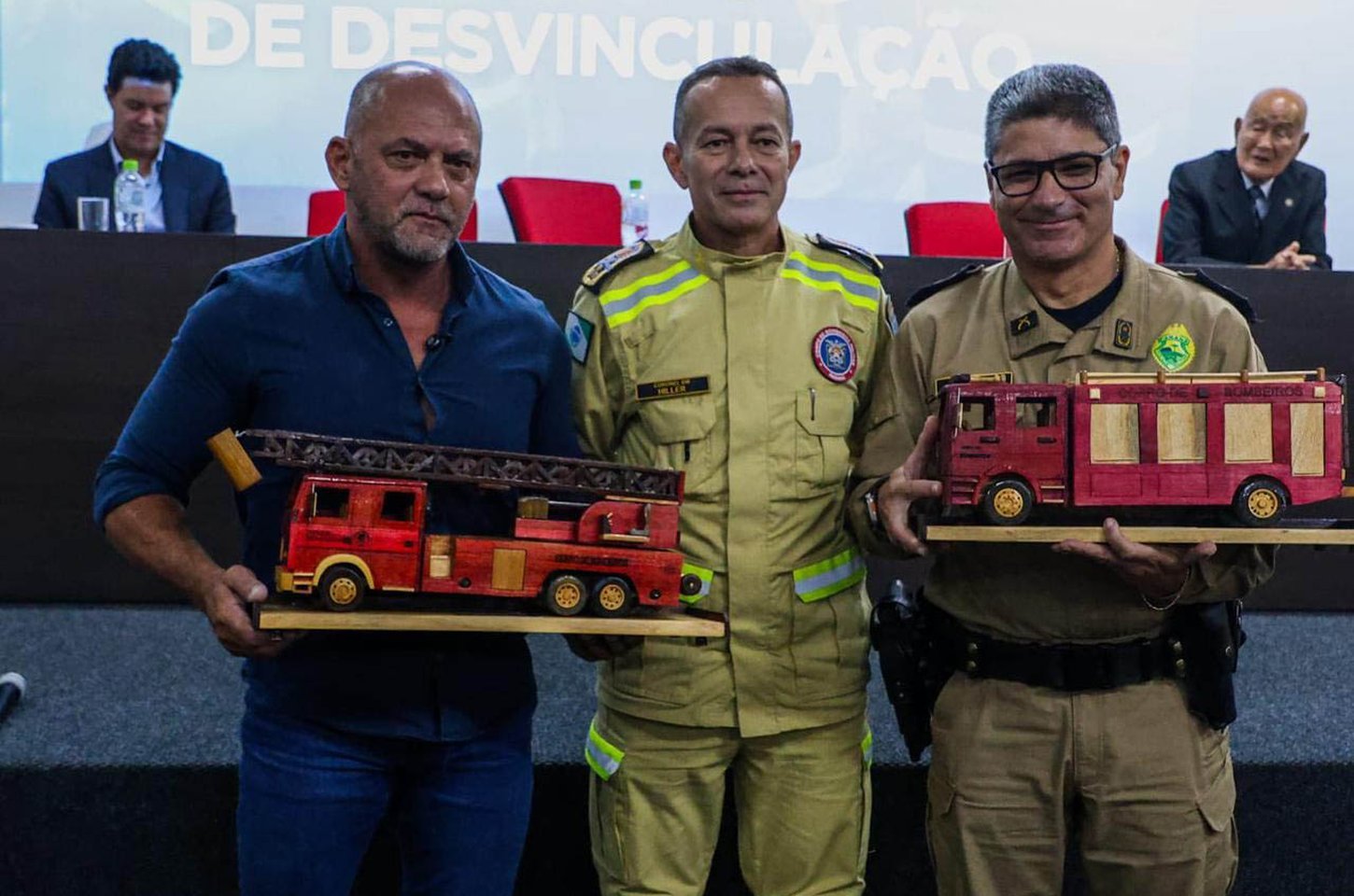 Bombeiros do Paraná celebram três anos de autonomia com homenagem à PM