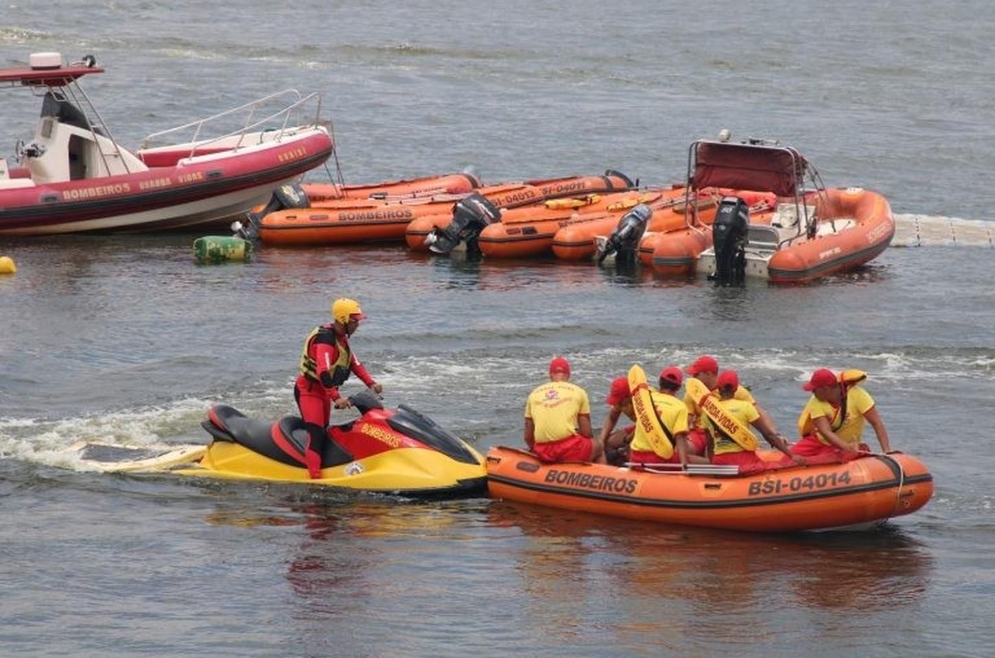 Bombeiros intensificam ações no litoral paulista durante férias