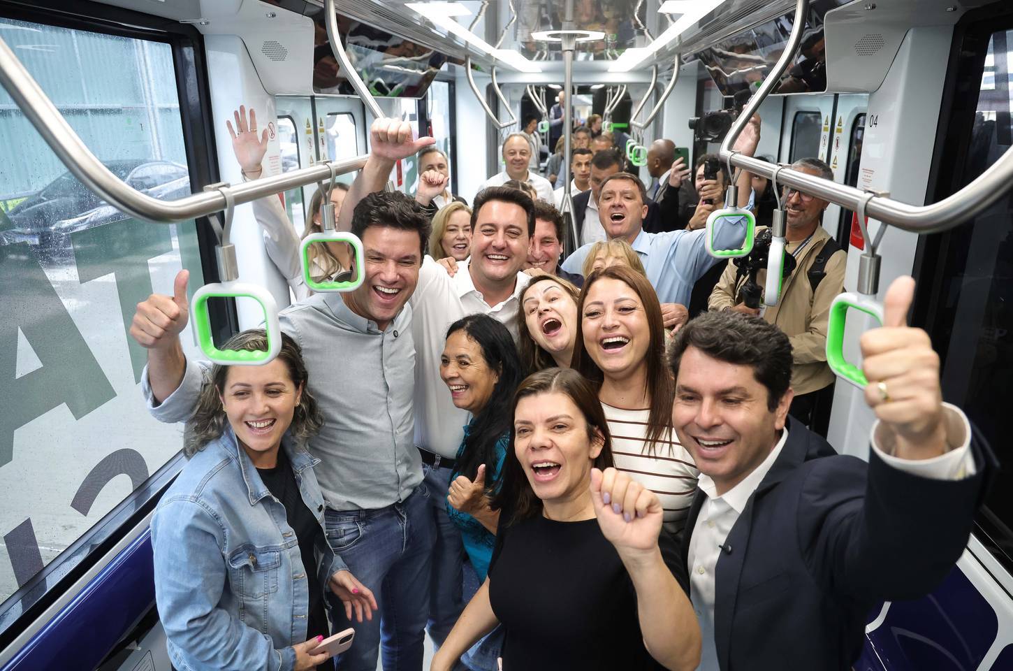 Bonde urbano digital inicia operações na região metropolitana de Curitiba