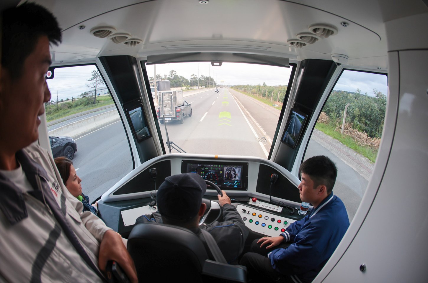 Bonde urbano digital já transportou quase três mil passageiros na Grande Curitiba