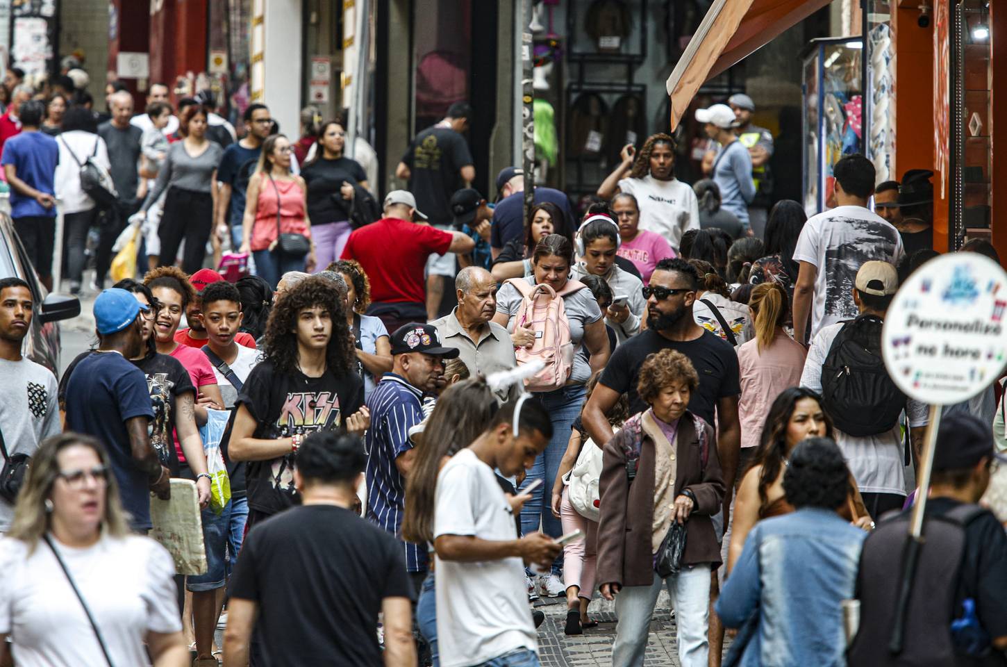 Brasil envelhece e cresce menos, revela Pnad 2025 do IBGE