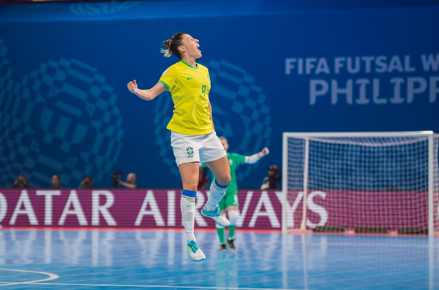 Brasil goleia Japão e avança às semifinais do Mundial de futsal feminino