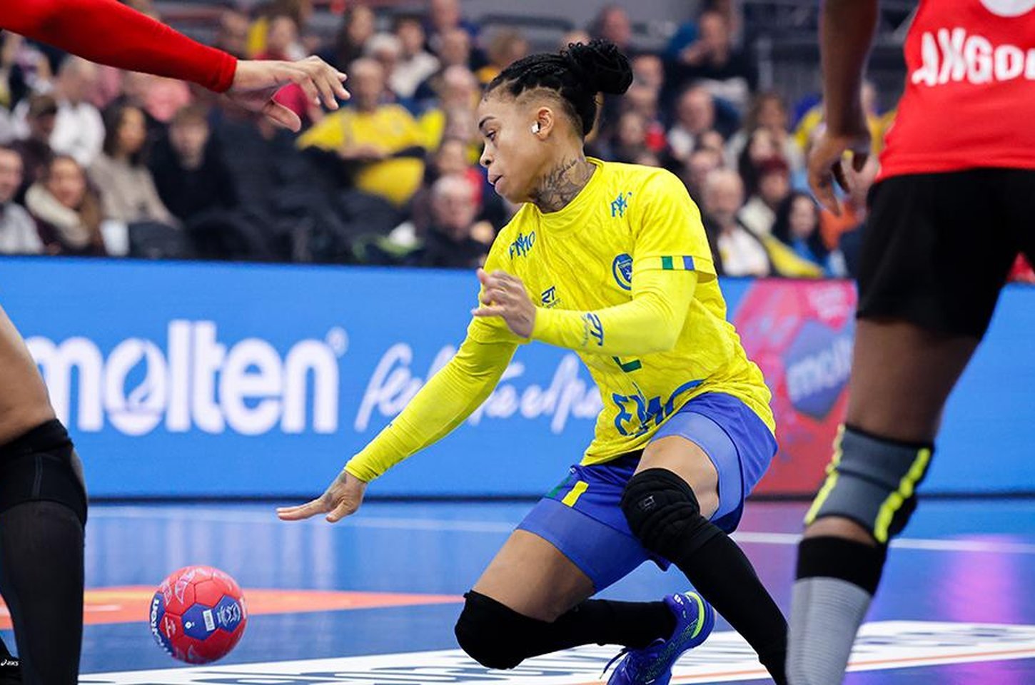 Brasil vence Angola e garante vaga antecipada nas quartas do Mundial de handebol