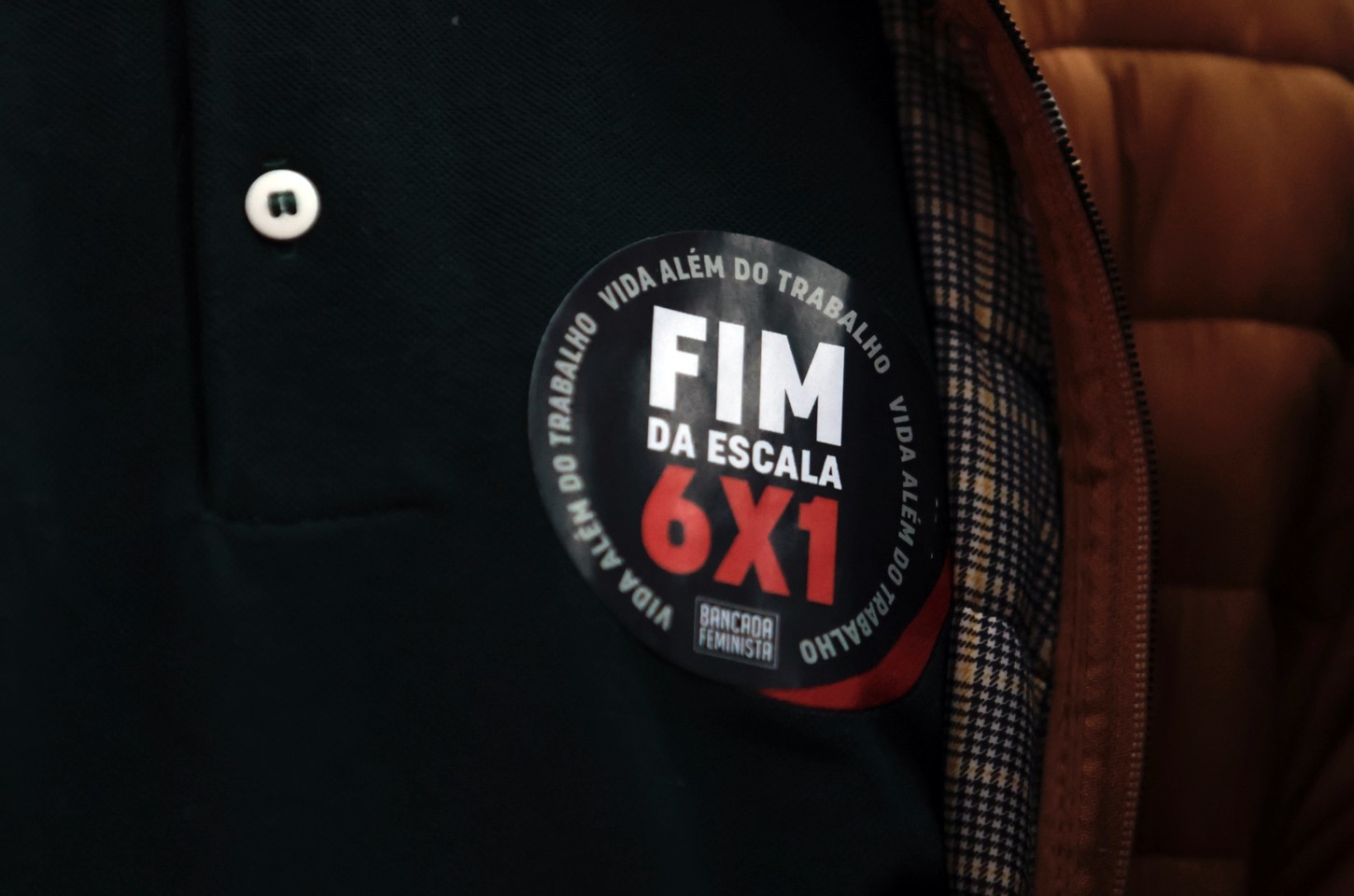 Brasileiros apoiam fim da escala 6x1, mas rejeitam corte salarial