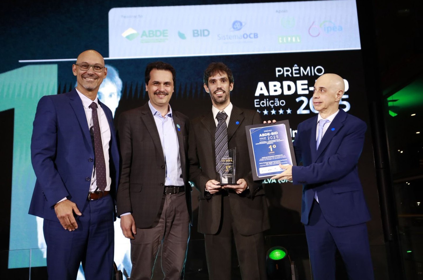 BRDE conquista 1º lugar no Prêmio ABDE-BID com artigo sobre IA e inclusão financeira