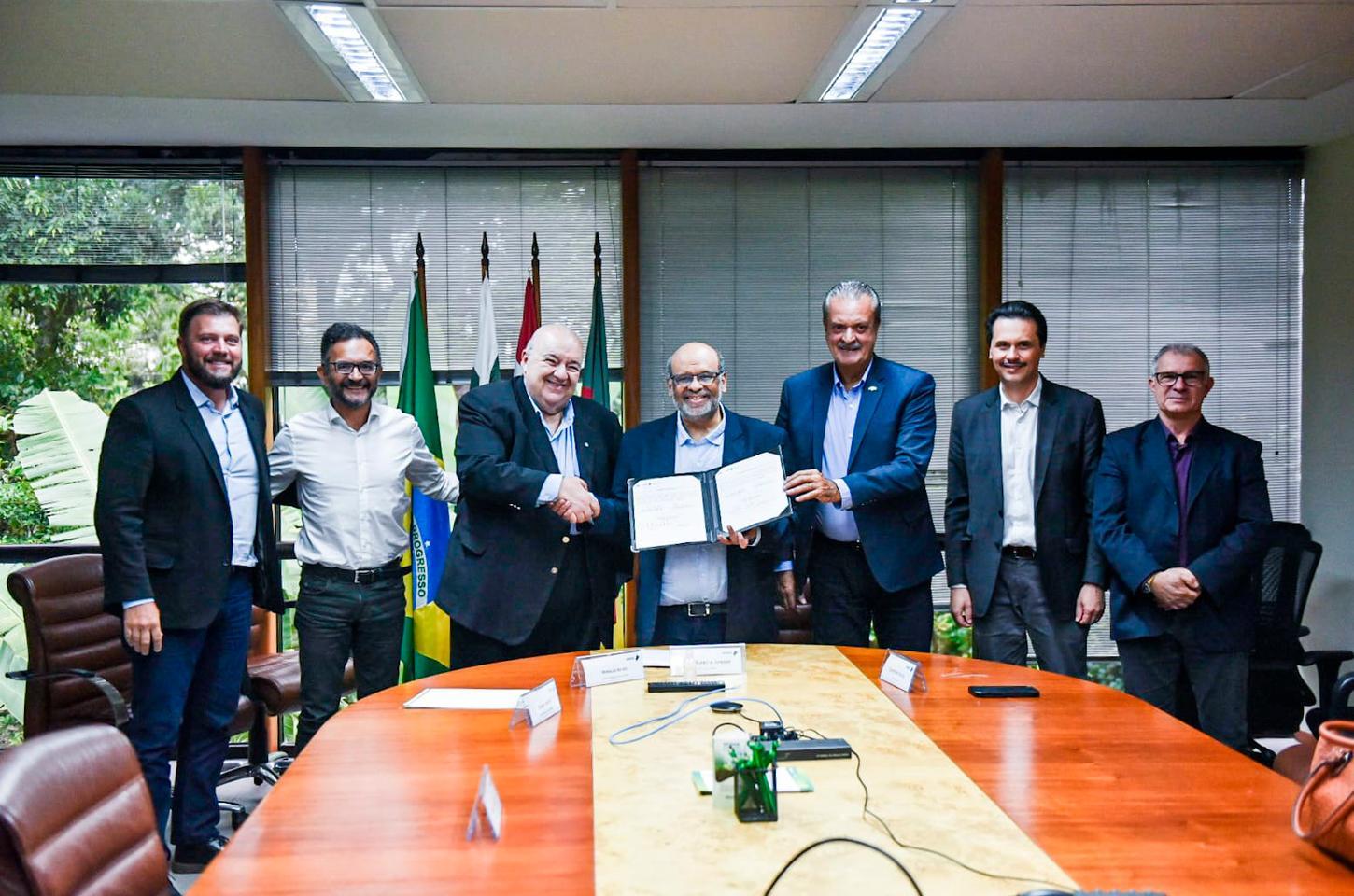 BRDE e IAT firmam parceria para gerir fundo de recursos hídricos do Paraná