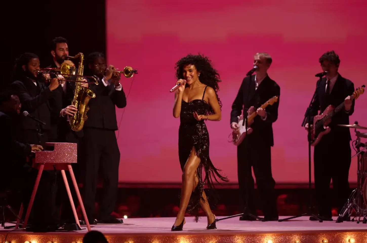 BRIT Awards 2026: Olivia Dean segue tendência de dominação individual