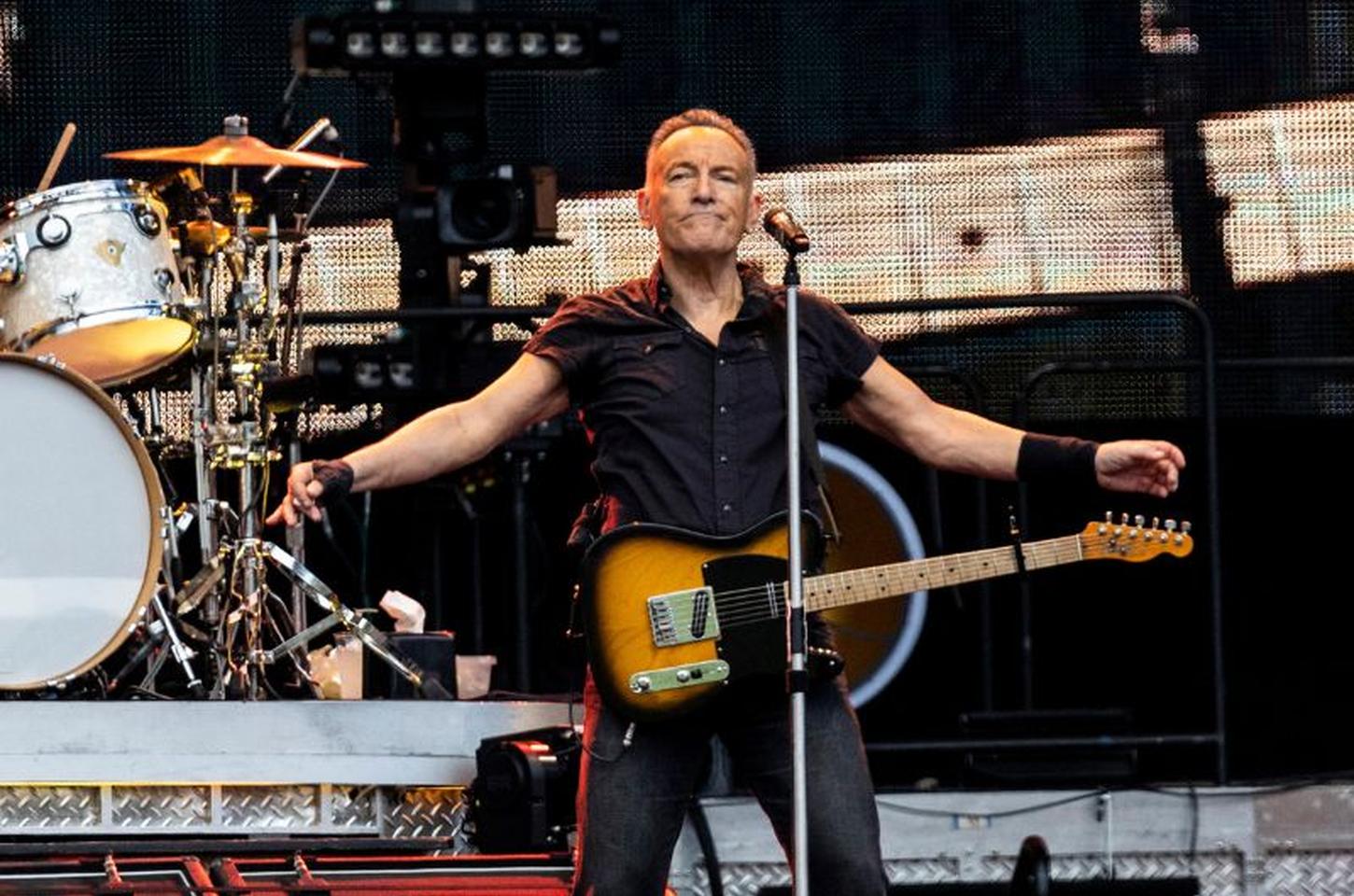 Bruce Springsteen faz oração de agradecimento após atentado contra Trump