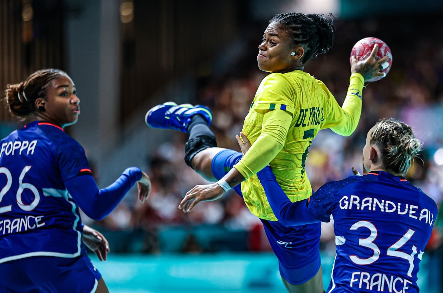 Bruna de Paula é indicada ao prêmio de melhor jogadora do mundo de handebol