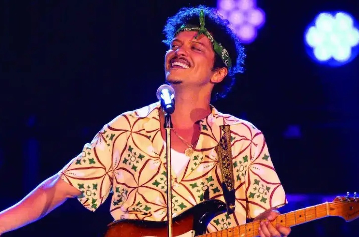 Bruno Mars estreia no topo da Hot 100 com 'I Just Might' após 10 semanas de Taylor Swift