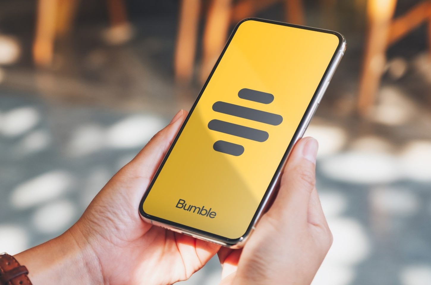 Bumble lança IA 'Bee' para revolucionar matchmaking em apps de namoro