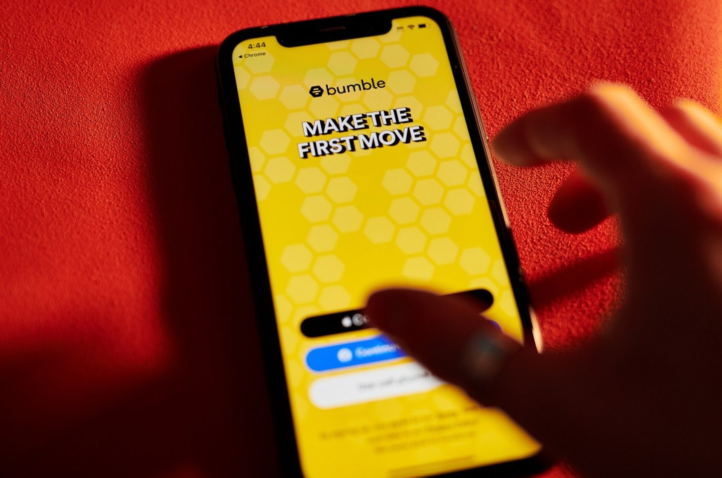 Bumble usa IA para melhorar perfis e testa ferramenta para encontros reais