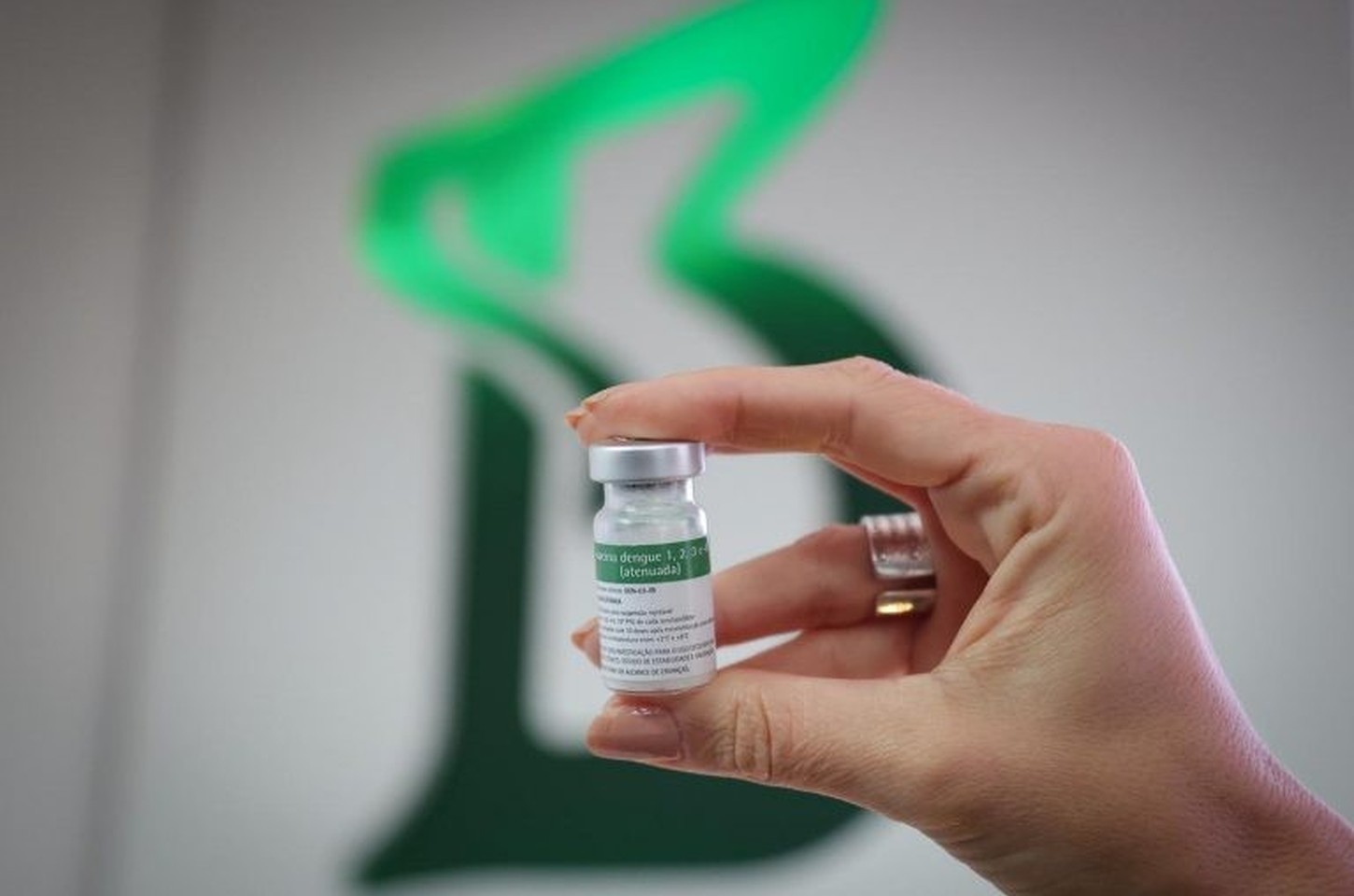 Butantan inicia entrega de 1,3 milhão de doses da vacina contra dengue