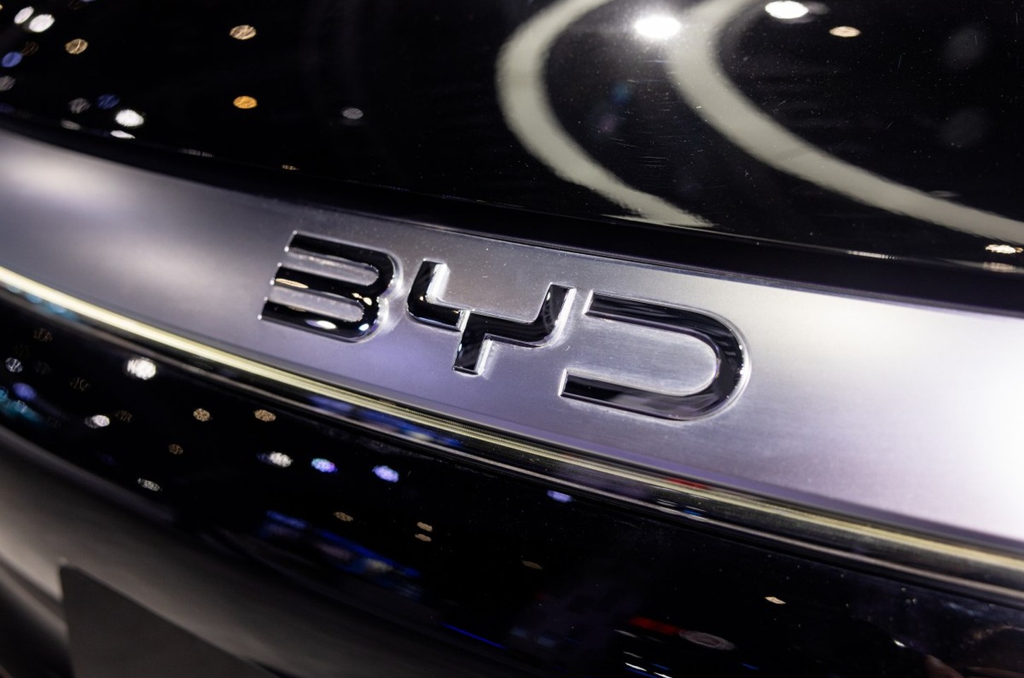 BYD revela bateria que carrega 10% a 70% em 5 minutos