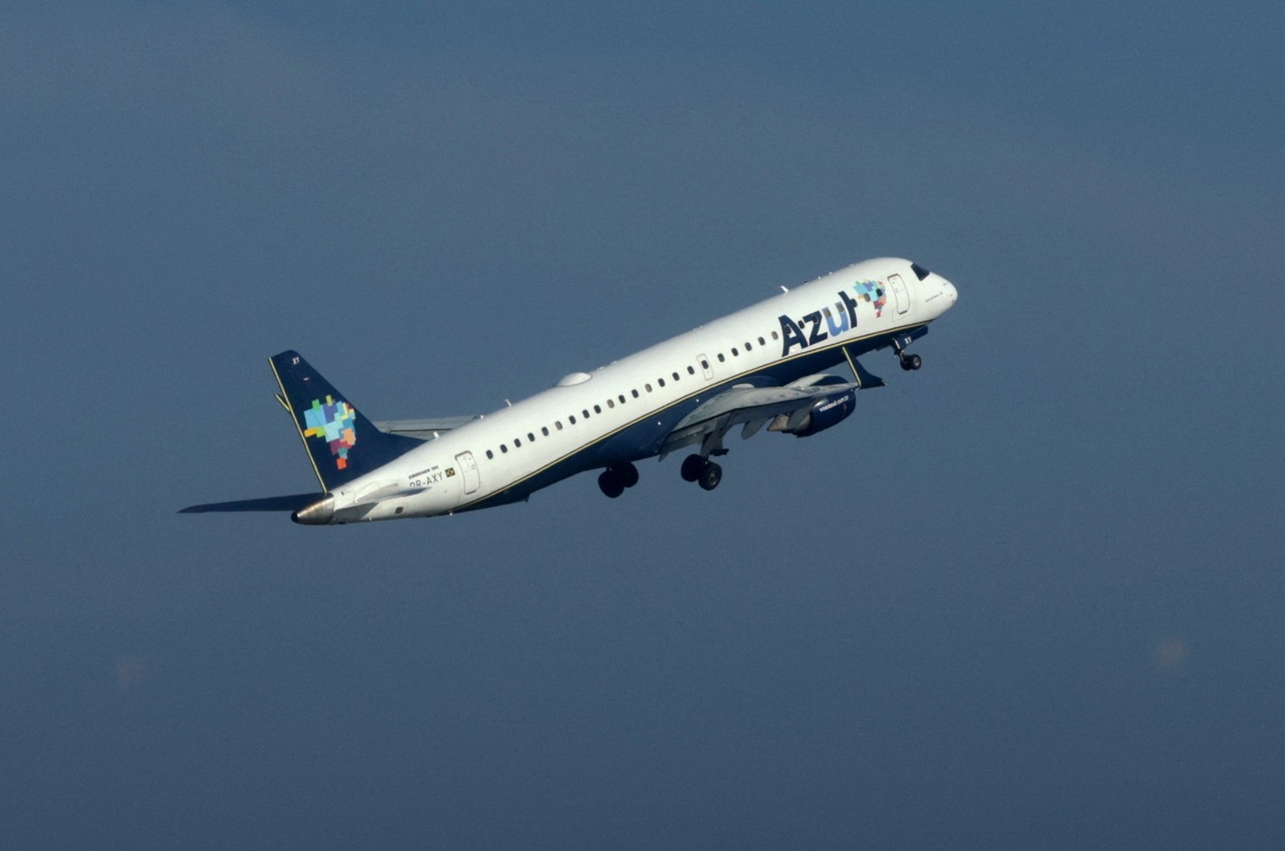 Cade aprova aumento da participação da United na Azul com alertas