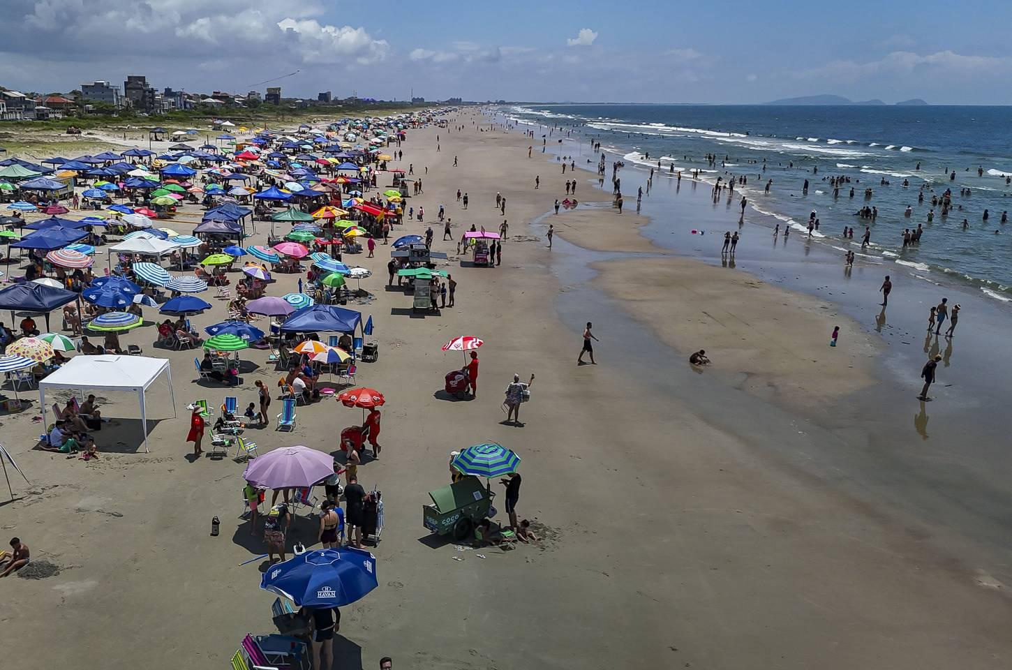 Calor e umidade voltam ao Paraná com previsão de temporais