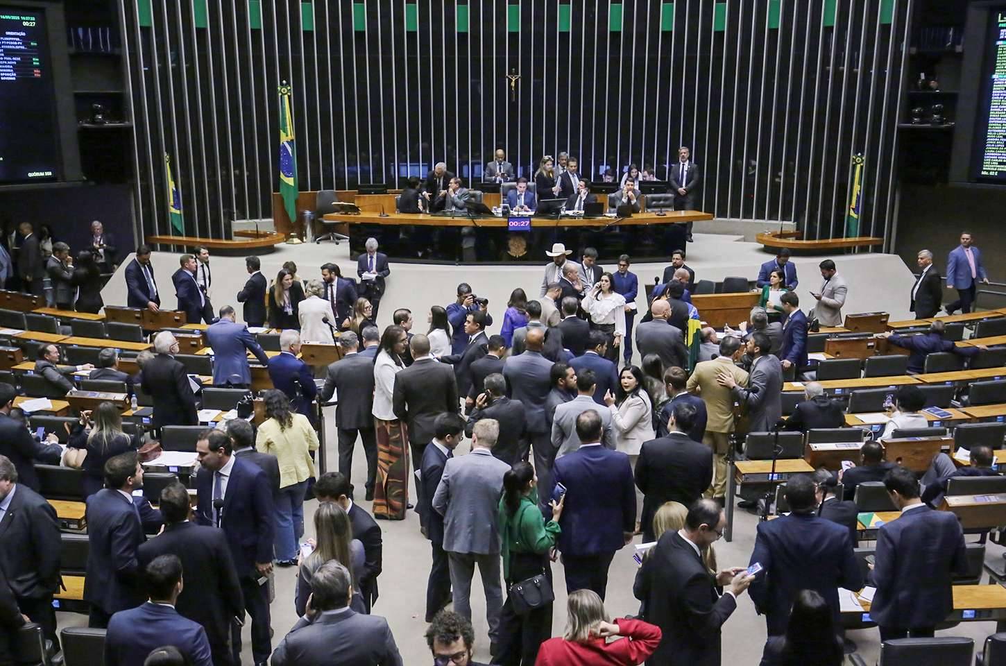 Câmara aprova MP que endurece regras para o seguro-defeso