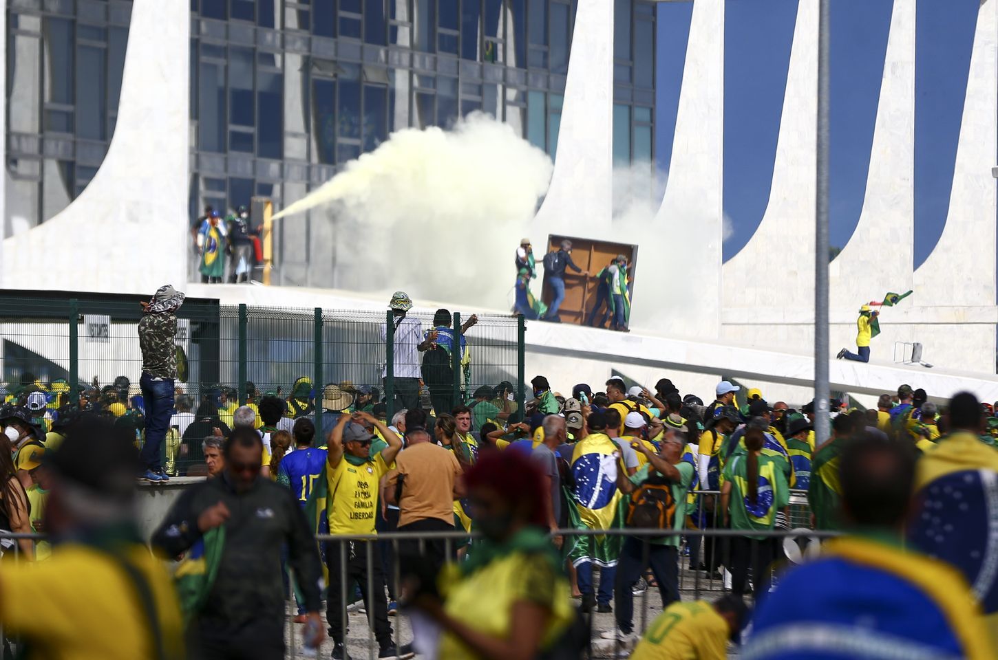 Câmara aprova redução de penas para condenados por atos de 8 de janeiro