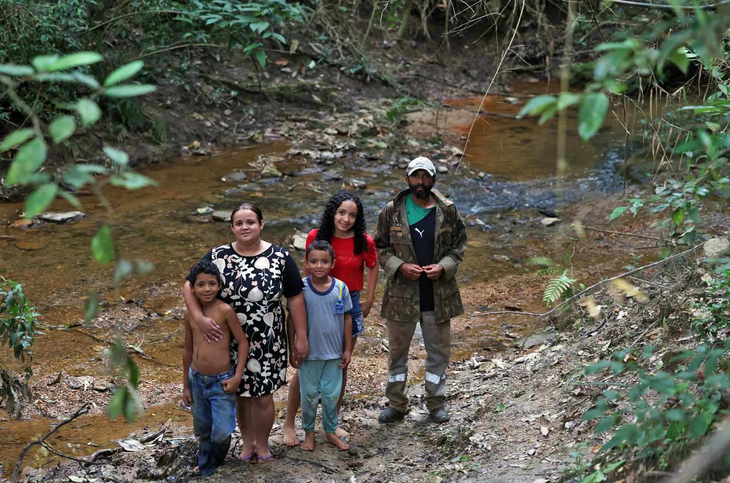 Caminho da madrugada: crianças quilombolas enfrentam estrada escura para estudar