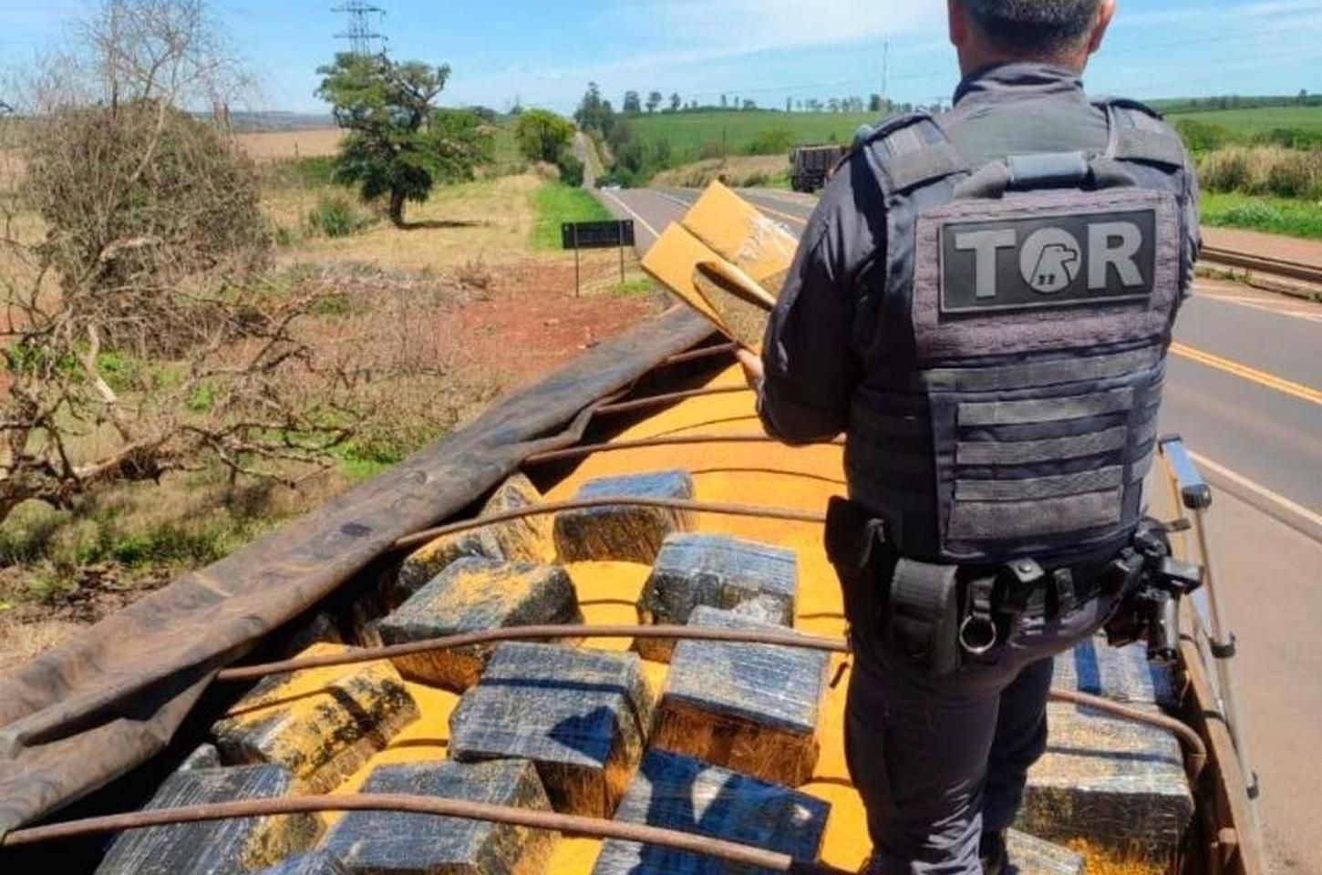 Caminhoneiro é preso com mais de uma tonelada de maconha na Raposo Tavares