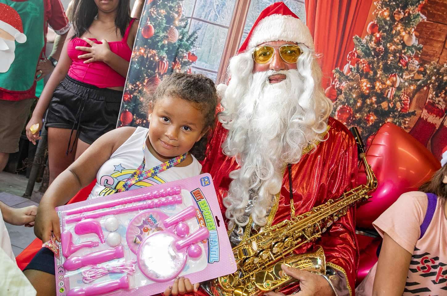 Campanha Natal Solidário 2025 leva alegria a crianças de Paranaguá