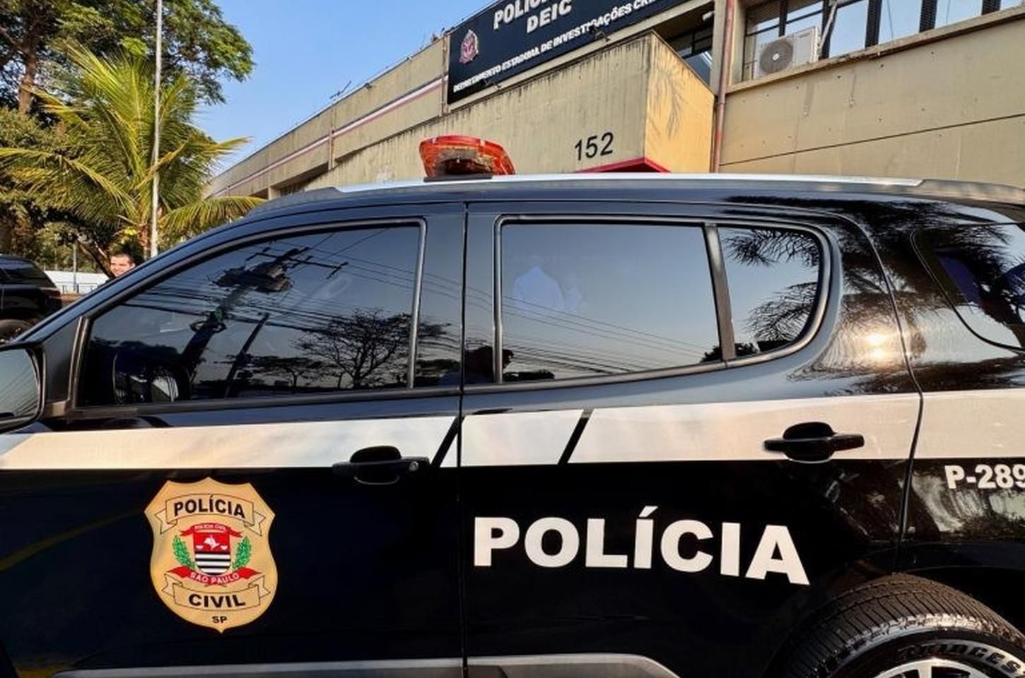 Cantor de funk é preso por disparos em baile de Carnaval em Santos