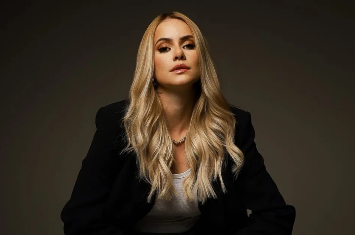Cantora Laís Bianchessi lança primeiro EP autoral com cinco faixas próprias