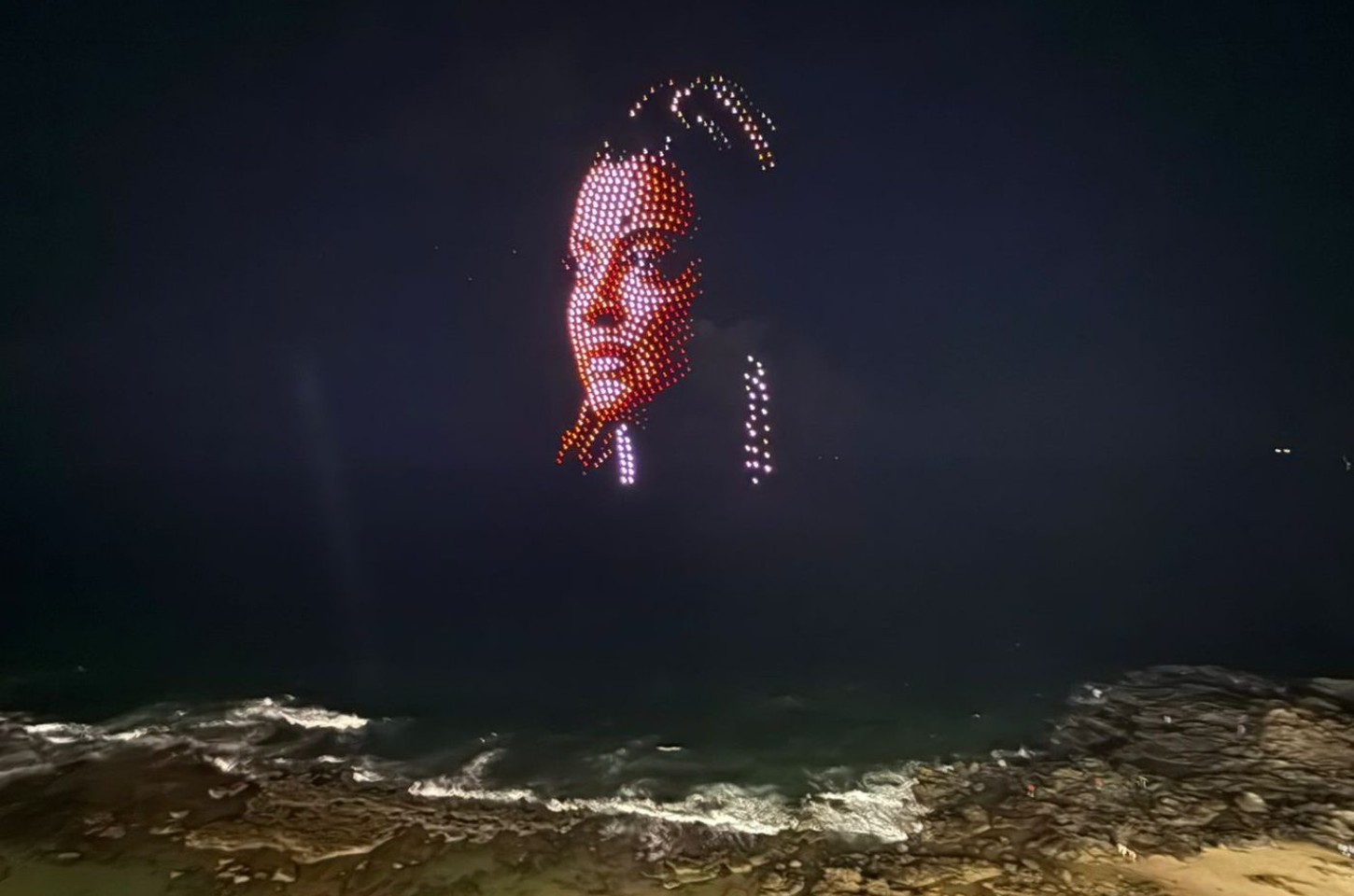 Carnaval de Salvador homenageia Preta Gil com show de drones no céu