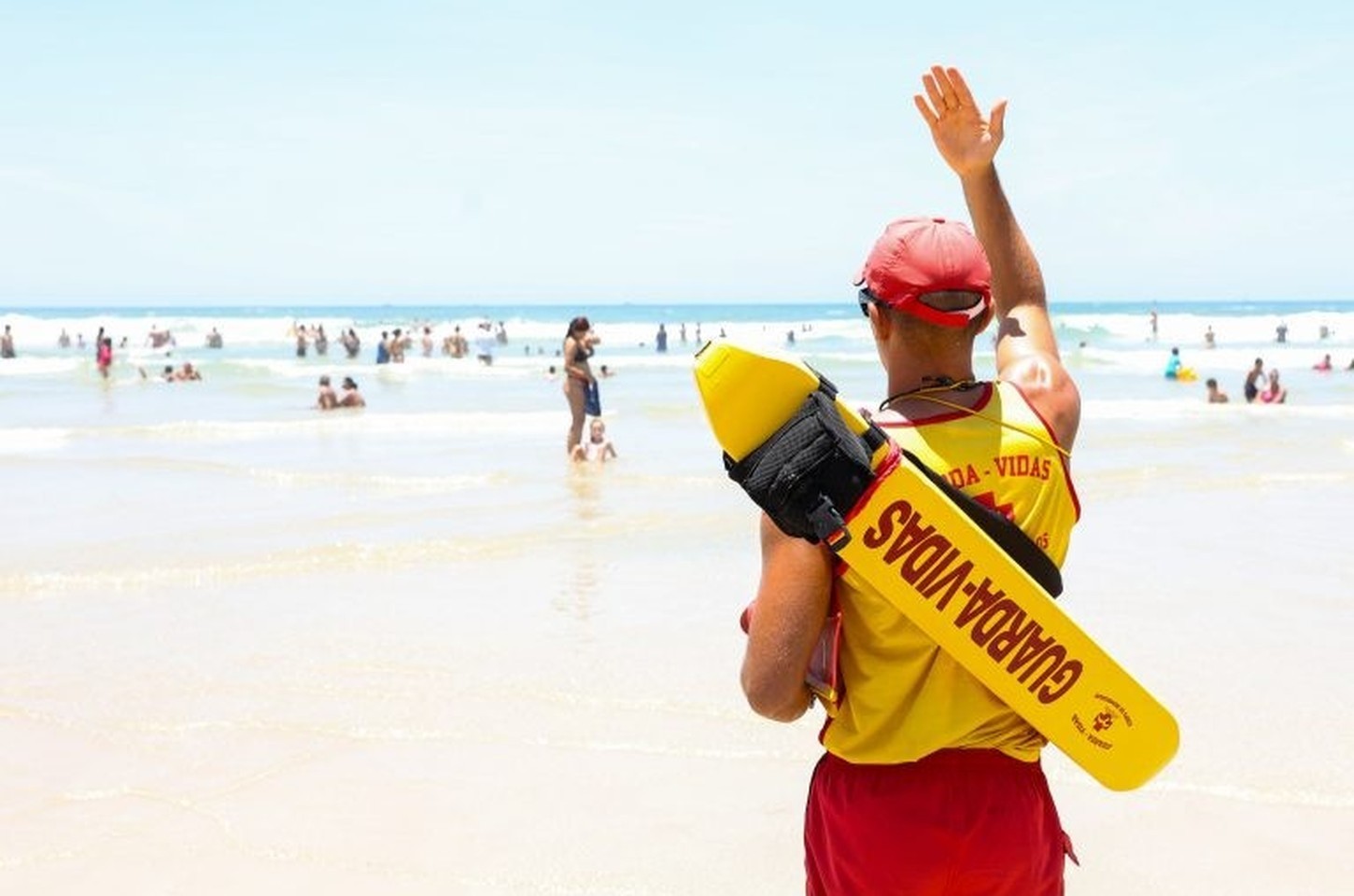 Carnaval no litoral paulista: bombeiros resgatam 348 vítimas de afogamento