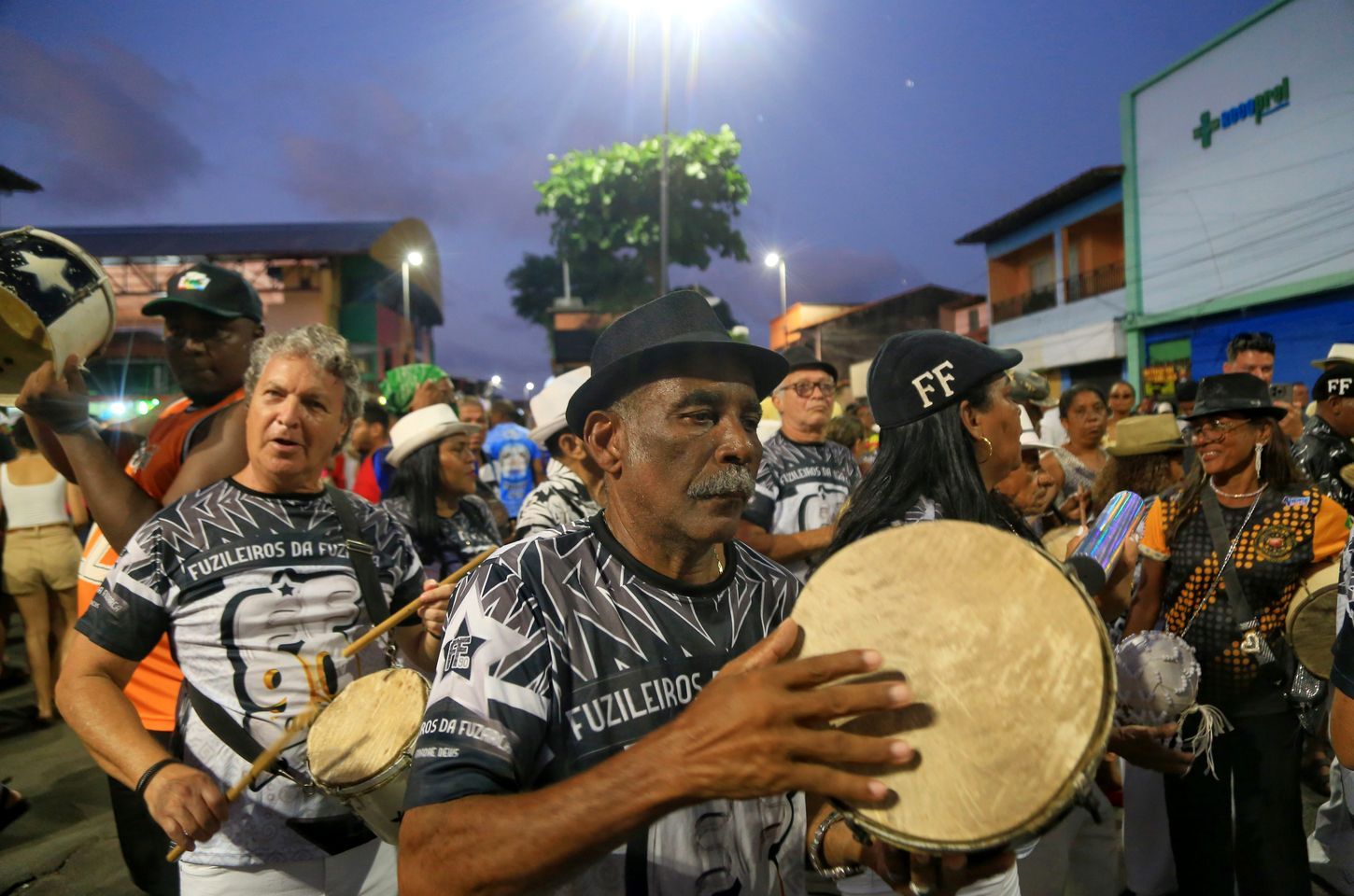 Carnaval tradicional toma conta do bairro Madre Deus em São Luís