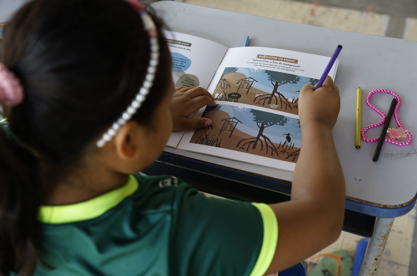 Carta de menina alfabetizada emociona presidente Lula em evento em Brasília