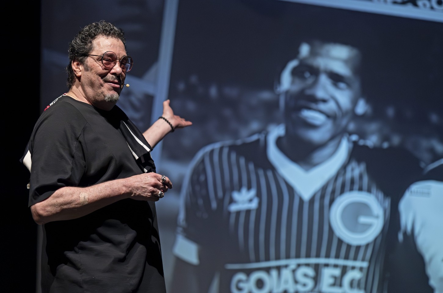 Casagrande leva sua vida ao palco em monólogo no Festival de Curitiba