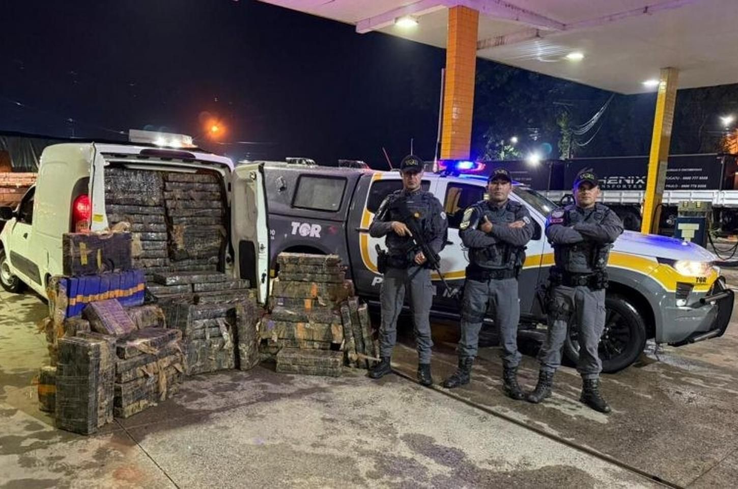 Casal é preso com quase uma tonelada de maconha na Raposo Tavares