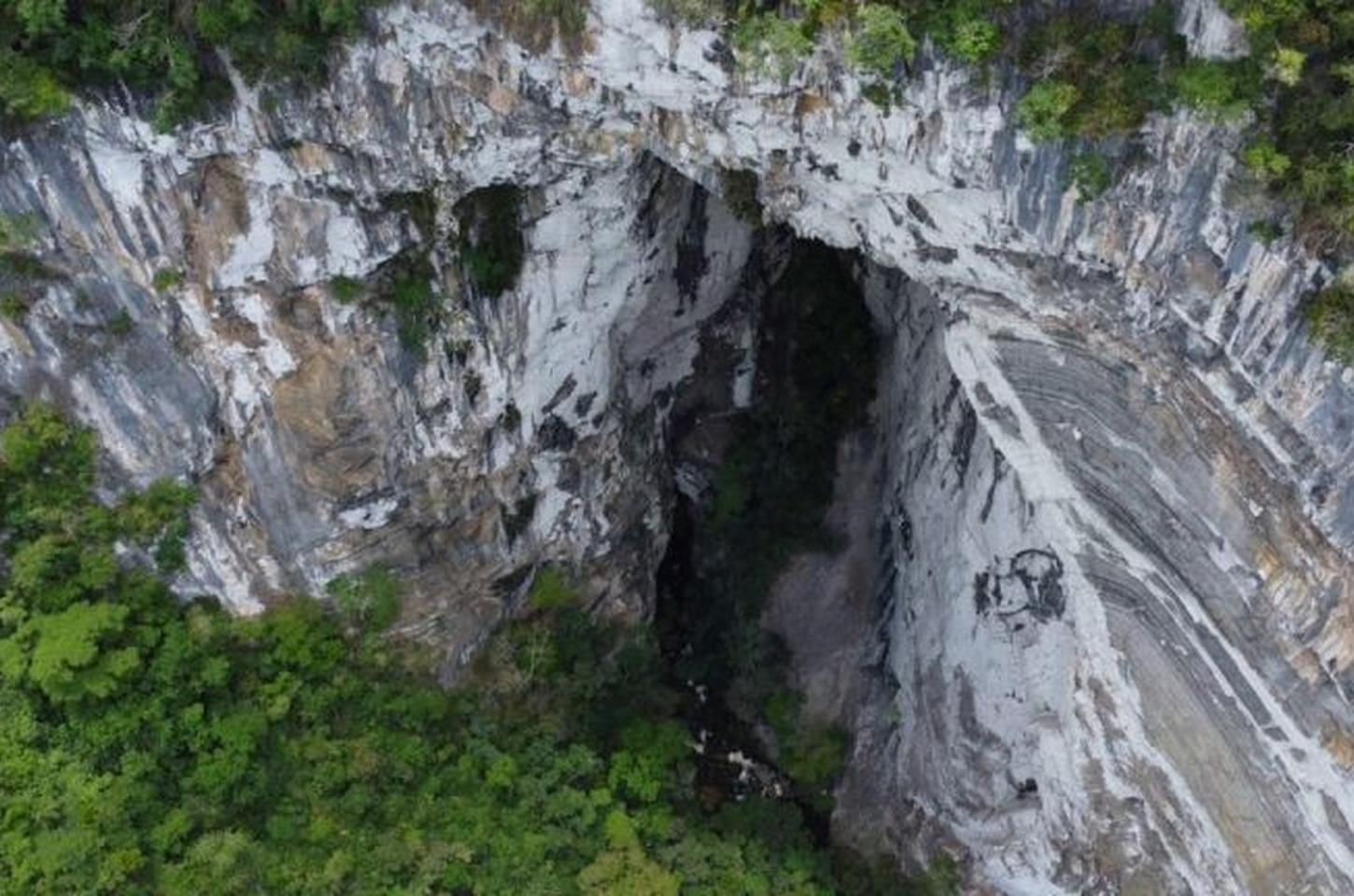 Caverna Casa de Pedra no Petar tem a maior abertura vertical do mundo