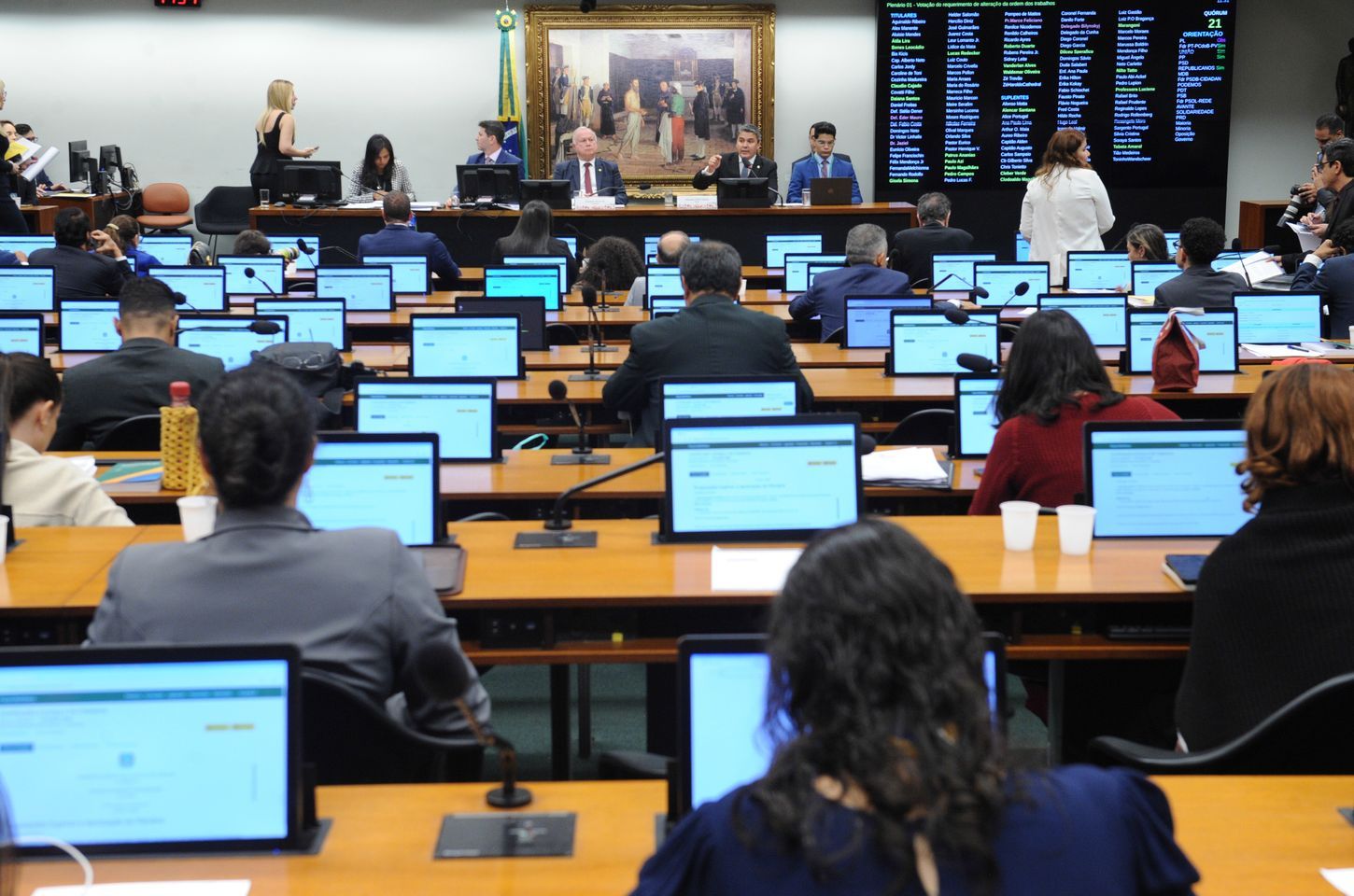 CCJ da Câmara aprova cassação de Carla Zambelli e caso segue para o plenário