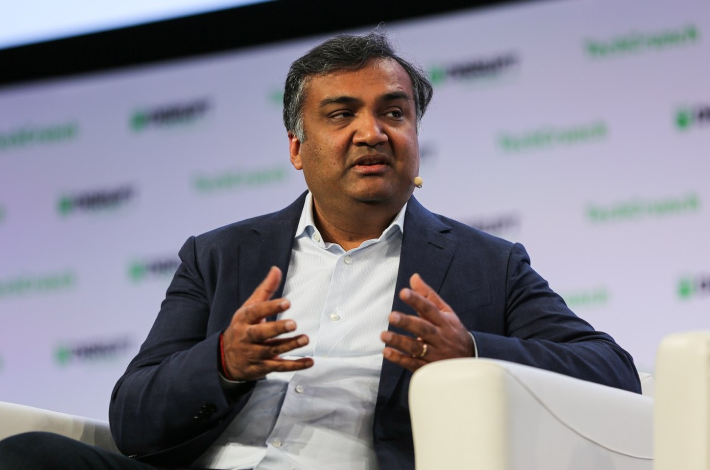 CEO do YouTube desdenha concorrência e afirma que criadores não abandonam a plataforma