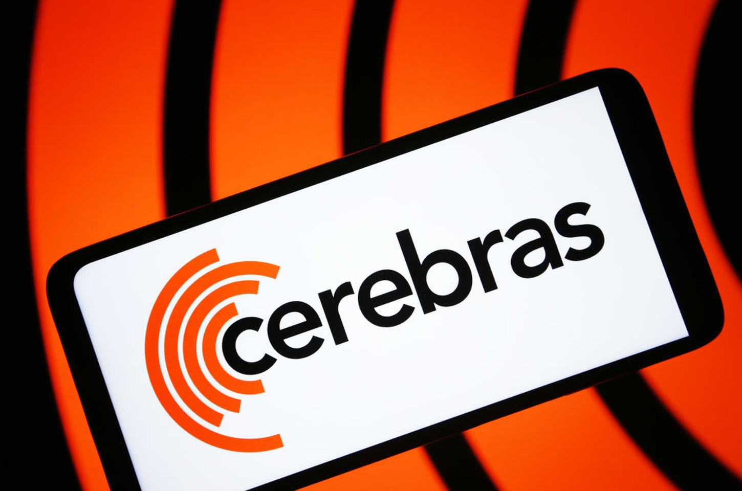 Cerebras levanta US$ 1 bi e valorização triplica com chips gigantes