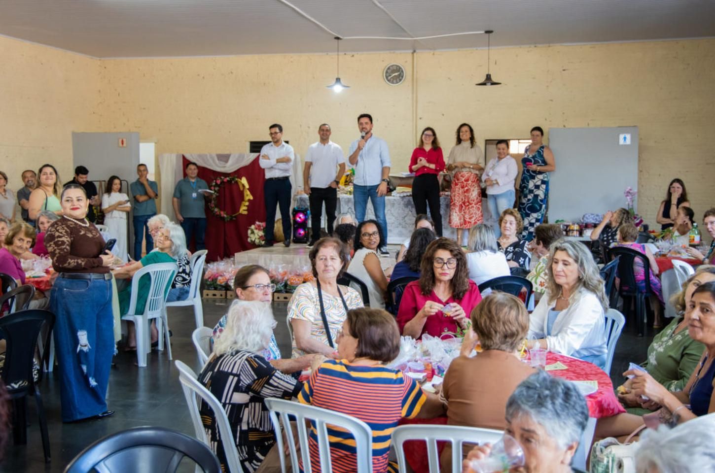 Chá das Mães reúne gerações em Pirapó com homenagens e bingo