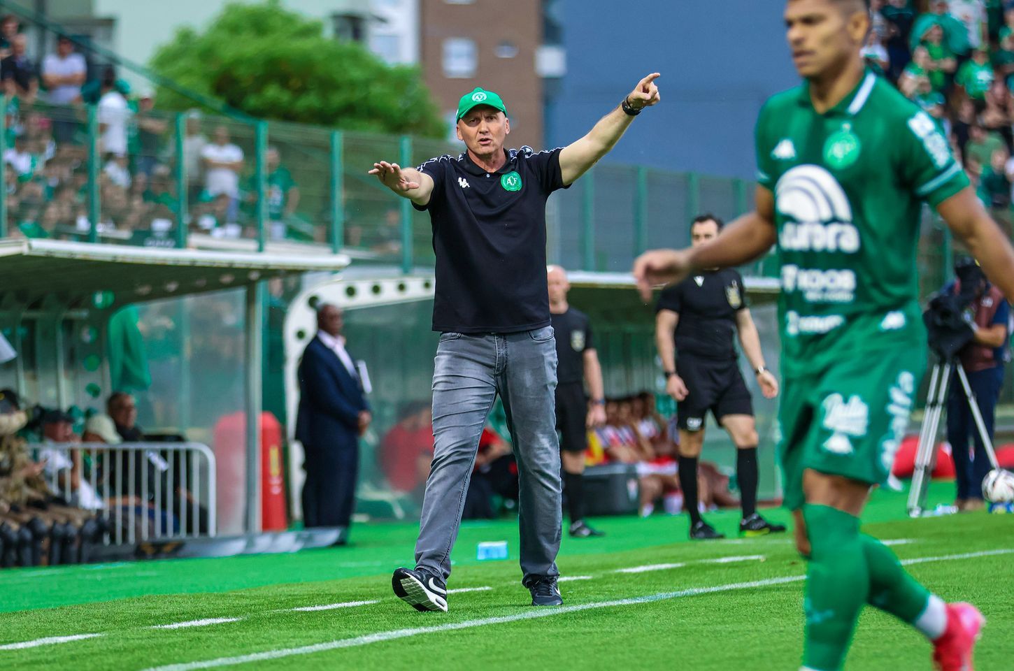 Chapecoense demite técnico Gilmar Dal Pozzo após goleada