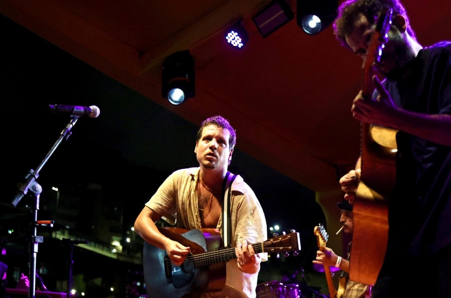Chico Chico anuncia segunda etapa da turnê "Let It Burn" em festivais