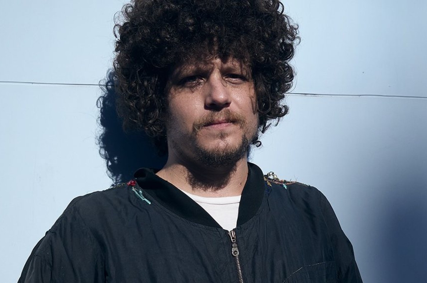 Chico Chico traz turnê "Let It Burn" para São Paulo em 2026