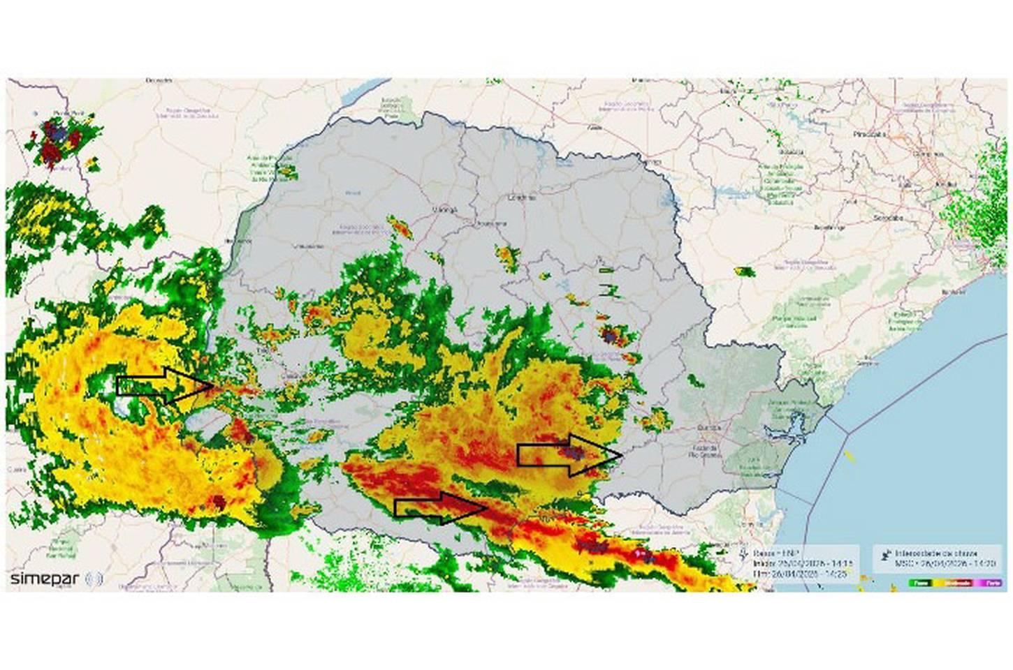 Chuva forte cai no Paraná após onze dias de estiagem