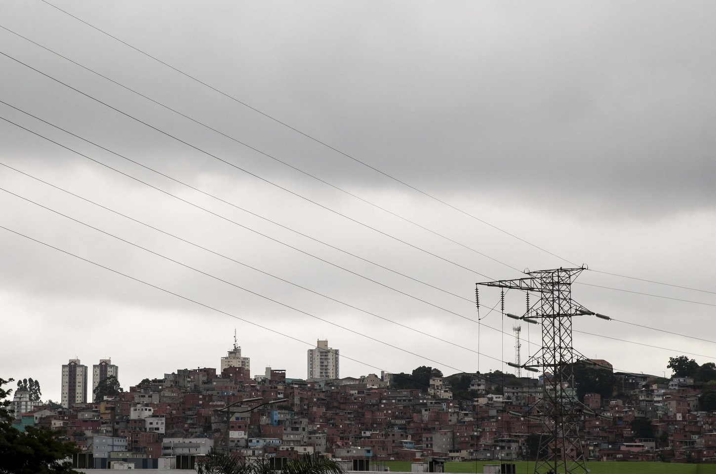 Chuvas fortes e queda nas temperaturas atingem São Paulo a partir deste sábado