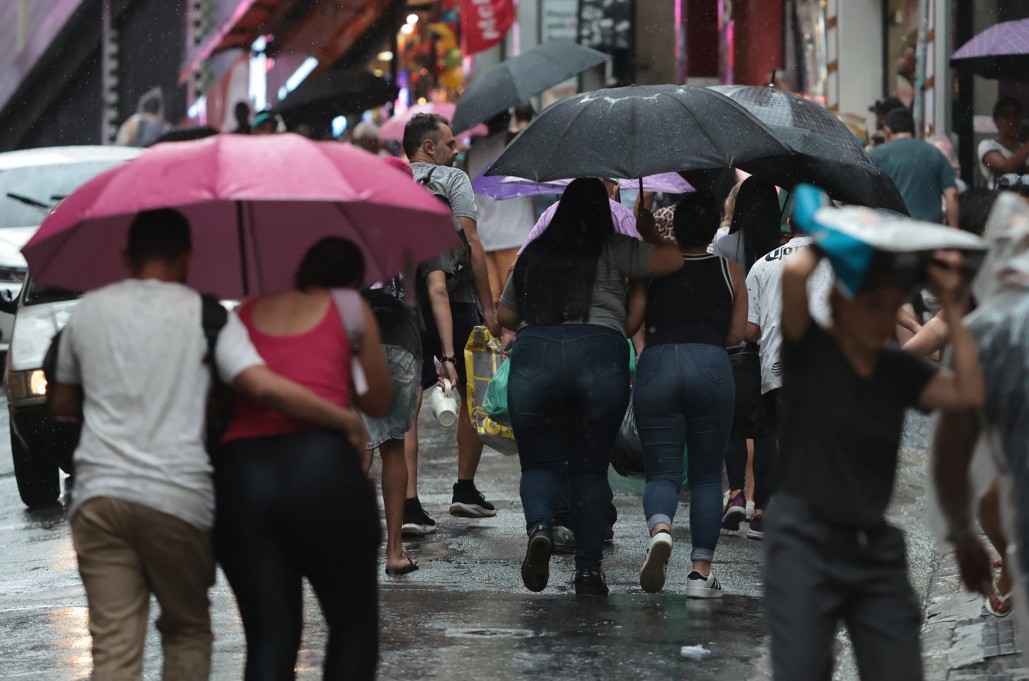 Ciclone e frente fria trazem temporais e ventanias para três regiões